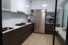 靠近油池地铁站新装修高楼