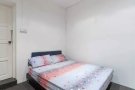 实龙岗排屋普通房间出租，人少安静，地铁6分钟，紧邻实龙岗体育场游泳池，多家食阁