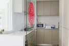 后港全新condo 佣人房出租（有窗户有空调）