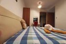 154B 勿落南路主人房出租，有冷气网络，周边各类设施方便，可小煮