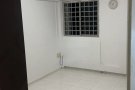 马西岭大牌24    新装修的房子。 有男女床位出租， 可报本屋制造业地址    楼下巴士站，交通便利，房屋整洁，不和房