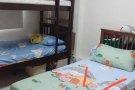 步行2min到牛车水地铁，女生床位出租，一个月仅$500（只剩下图片里画箭头的床位），随时入住。联系电话：9848095