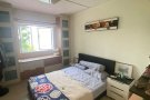 SENGKANG EAST WAY 大号普通房出租。5房室祖屋家具齐全。无中介费！