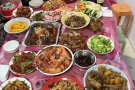 无屋主，本屋地址服务业。主人房出租和3人间出租。可煮。水电网全包。近地铁站