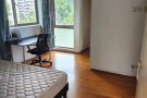 实龙岗地铁站商场5分钟，巴士站就在门口，豪华半独立洋房，超大主人房出租1650/1700/1800，空调家具齐全，有阳台