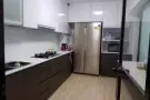 靠近油池地铁站新装修高楼