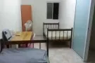 离地铁站1OO米。