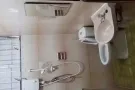 招一位女生搭房
