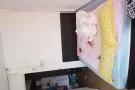 女皇镇购物中心对面大牌123有主人房出租。