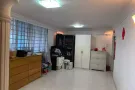 HDB整套出租Three rooms, two bathrooms and a storage room are ava