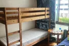 近卡迪地铁站公寓普通房男搭房三人间。可报本屋地址