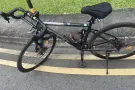 崭新的公路自行车