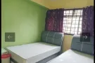 兀兰急招男搭房一名,有冷气,一人$550,随时入住