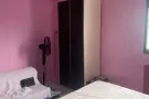 油池地铁站附近普通冷气房出租，无中介费，适合夫妻，随时可以入住。