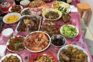 无屋主，本屋地址服务业。主人房出租和3人间出租。可煮。水电网全包。近地铁站